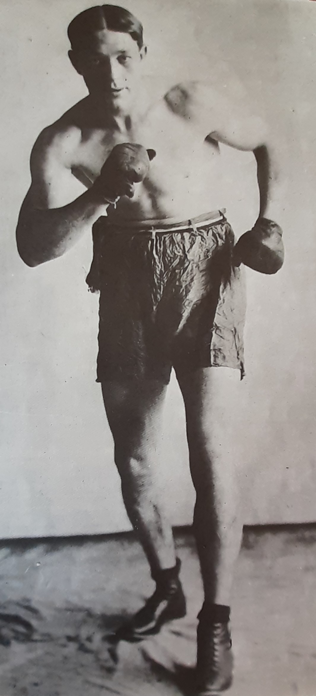 12 Muay Taweesit, Western Boxing and the development of modern Muay Thai.