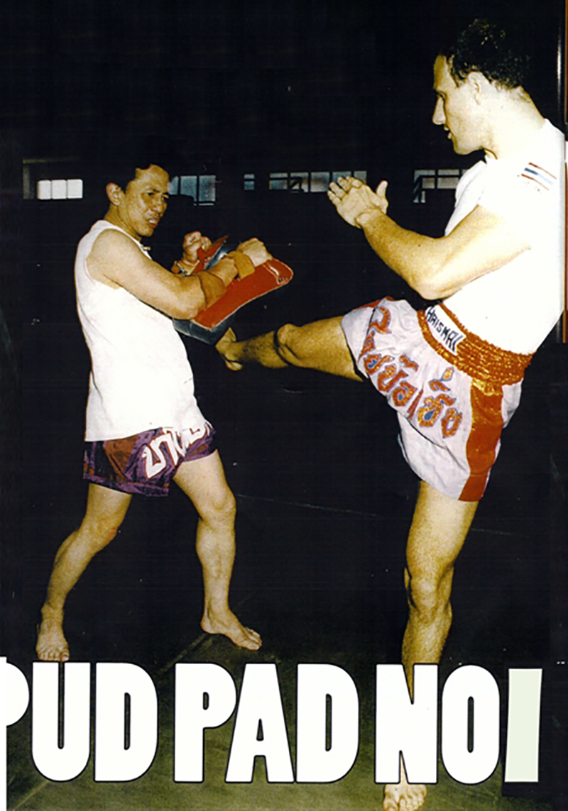Pud Pad Noi trains Marco De Cesaris Pud Pad Noi Worawoot, king of Muay Thai kicks.